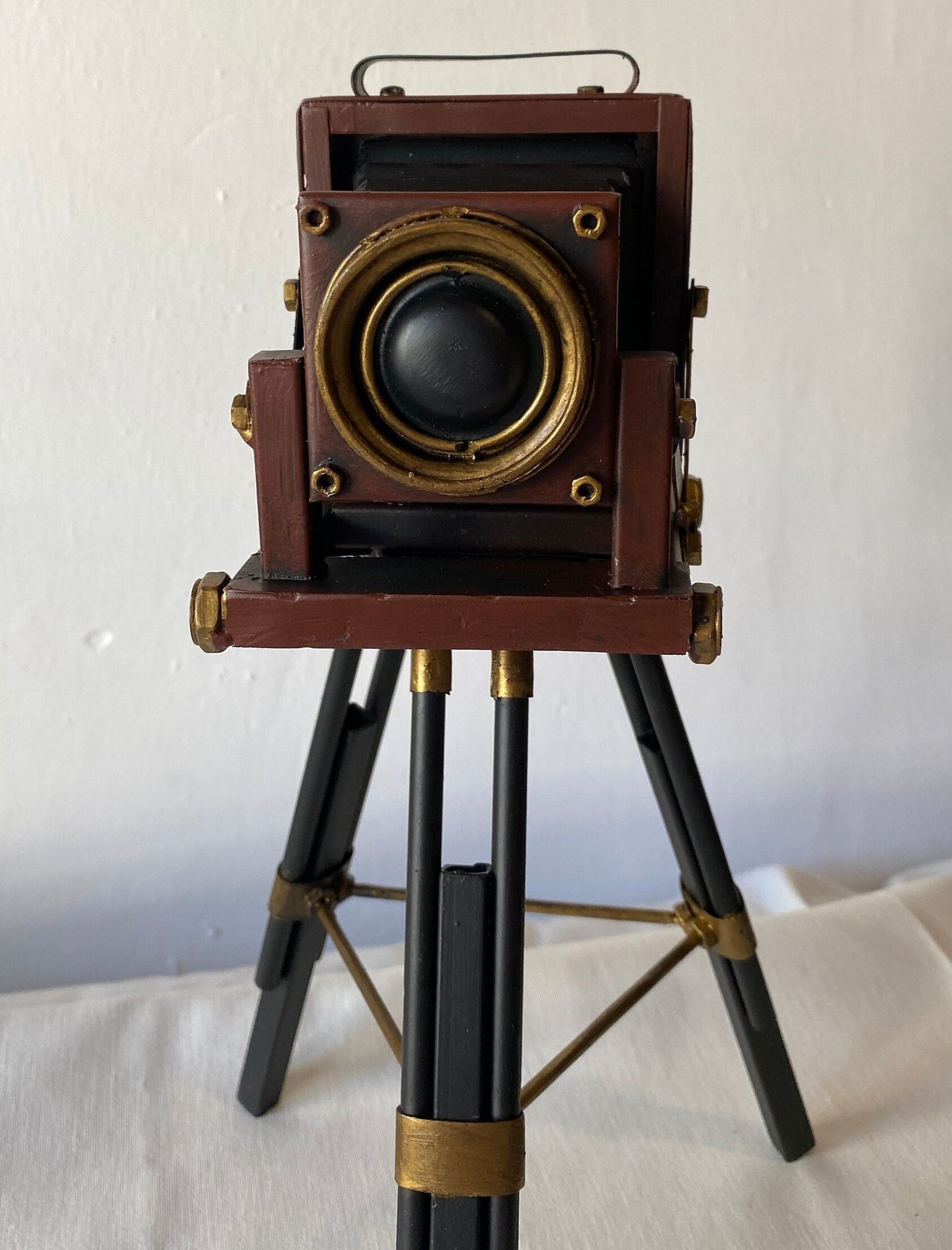 TRIPOD CAMERA ANTIQUE / Vintage Metal Camera Design / Decorative Nostalgic Camera / Retro Shelf Decor